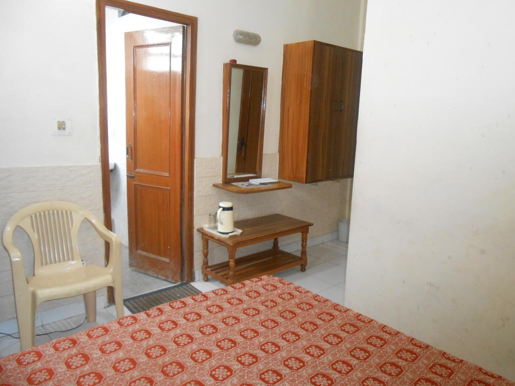Gaurav Boarding House Hotel Mathura Room photo